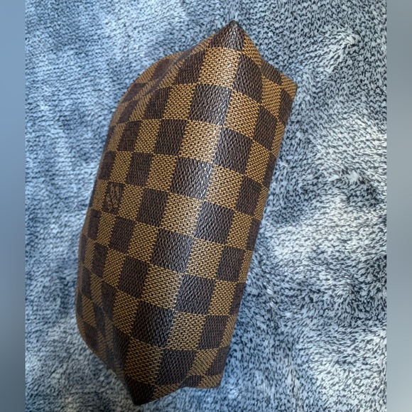 Authentic Louis Vuitton - Picture 7 of 16